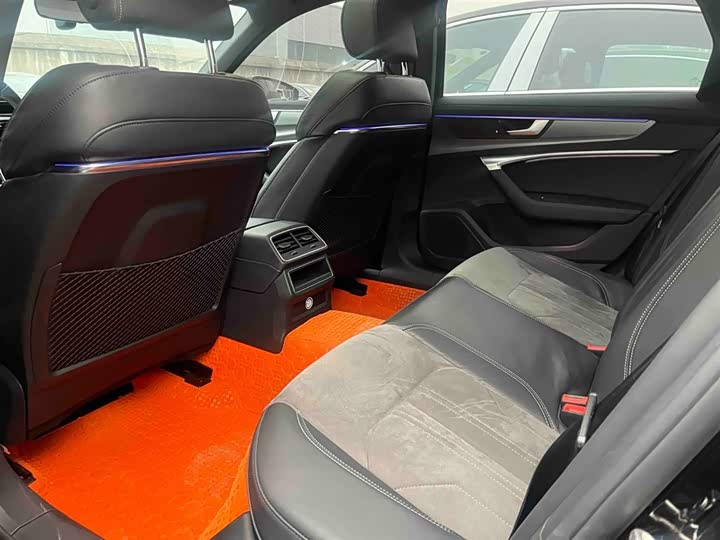 Фото 5 - Audi A6L