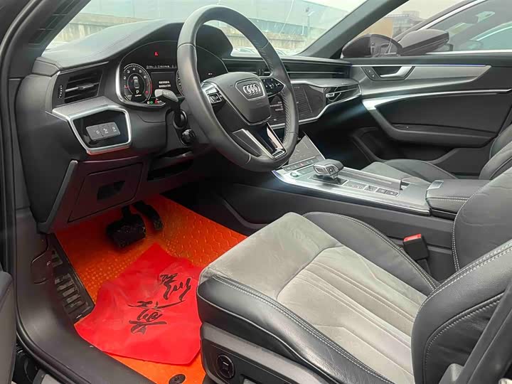 Фото 6 - Audi A6L