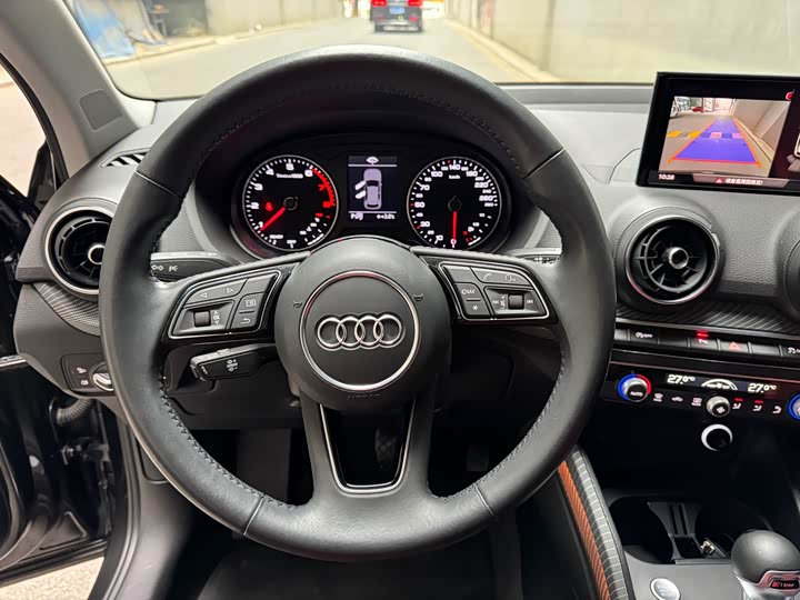 Фото 9 - Audi Q2L