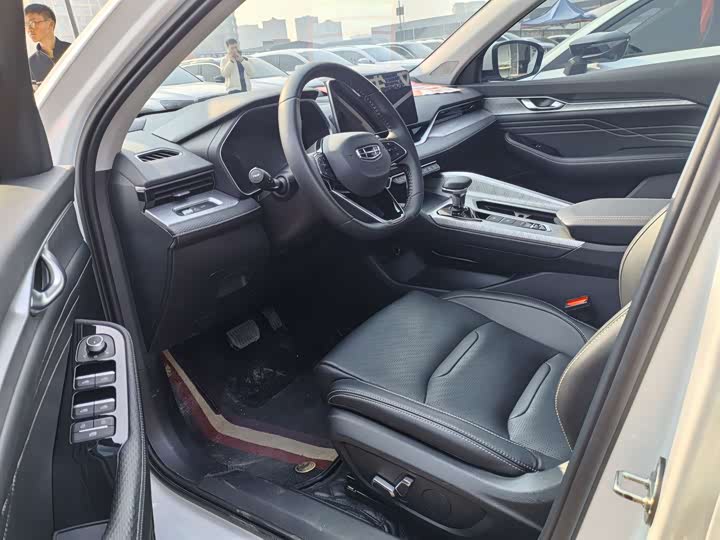 Фото 4 - Geely Preface