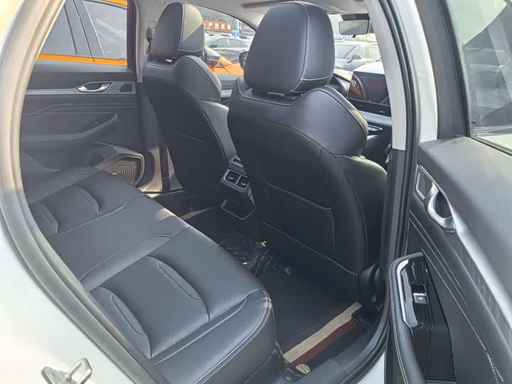 Фото 8 - Geely Preface