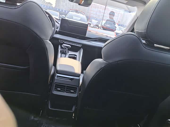 Фото 9 - Geely Preface