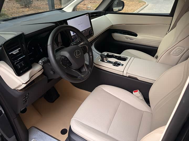 Фото 9 - Lexus LM