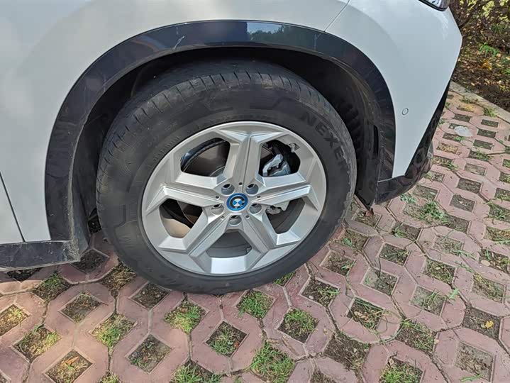 Фото 6 - BMW iX1