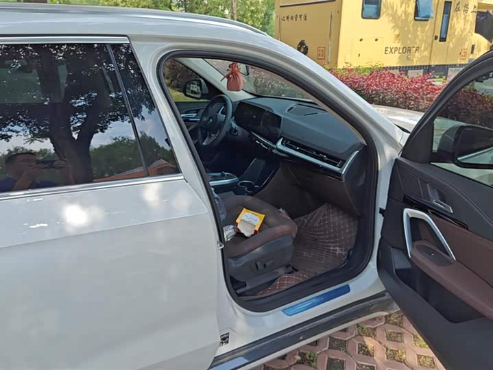 Фото 8 - BMW iX1