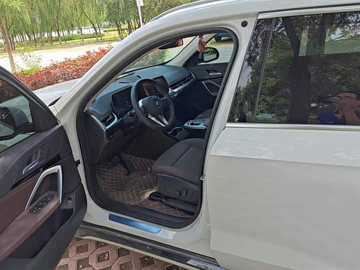 Фото 9 - BMW iX1