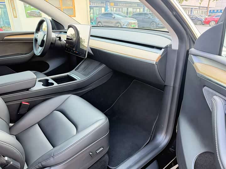 Фото 8 - Tesla Model Y