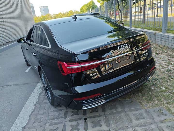 Фото 9 - Audi A6L Hybrid