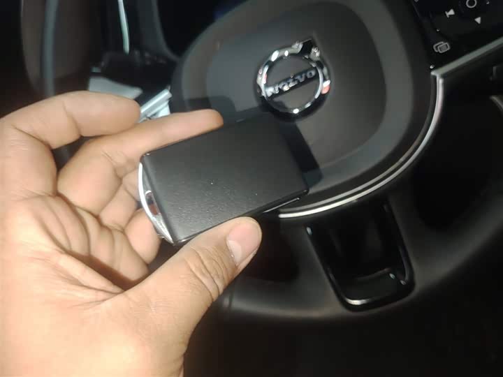 Фото 9 - Volvo XC60 Hybrid