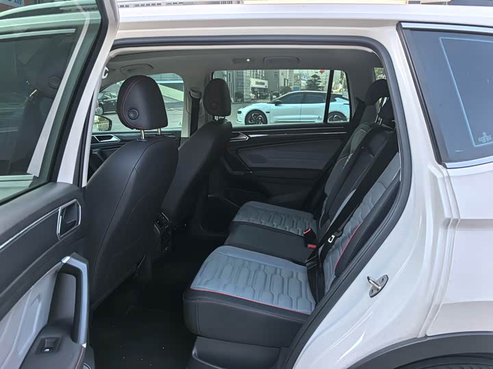 Фото 5 - Volkswagen Tiguan L Hybrid