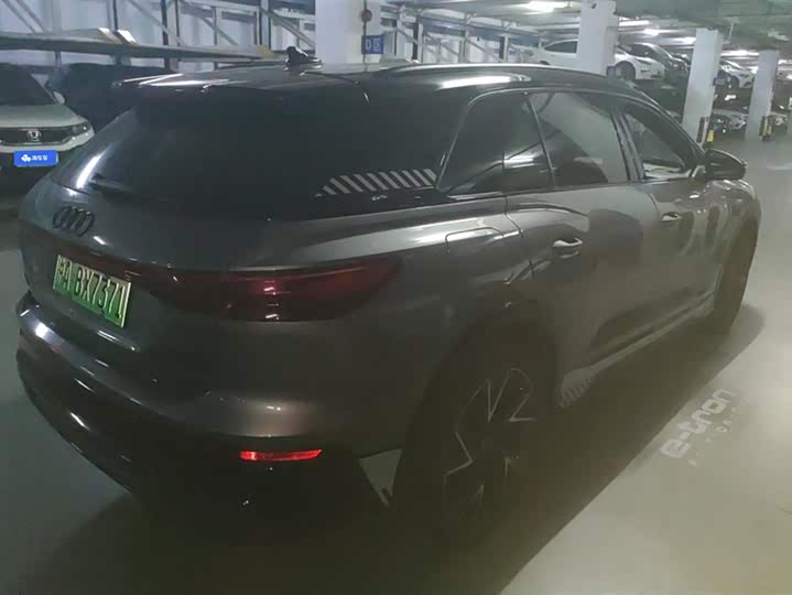 Фото 3 - Audi Q5 e-tron