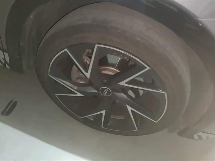 Фото 6 - Audi Q5 e-tron