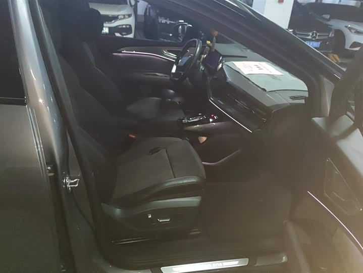 Фото 8 - Audi Q5 e-tron