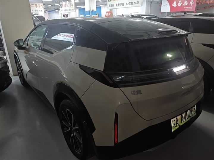 Фото 5 - Zeekr X