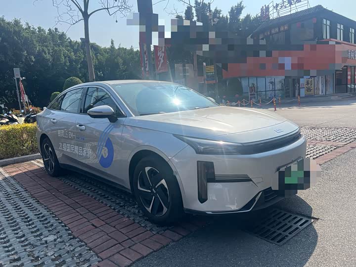 Фото 2 - Geely Galaxy L6