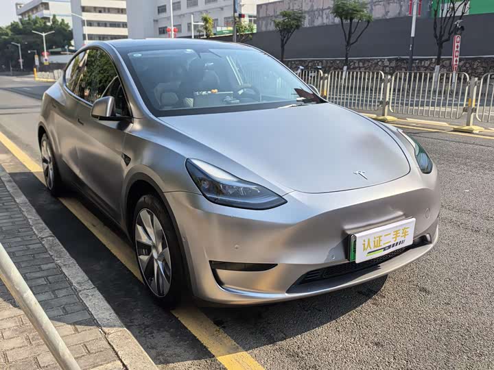 Фото 3 - Tesla Model Y