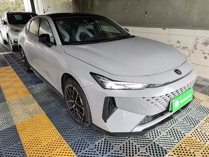 Фото 4 - Changan UNI-V Hybrid