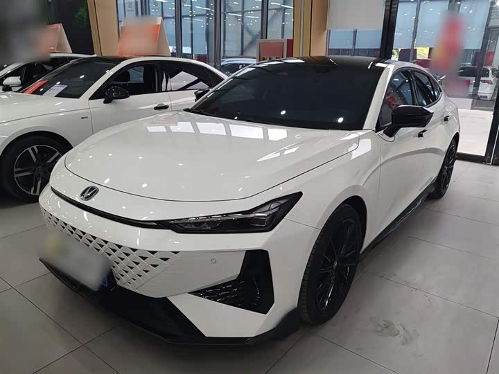 Фото 1 - Changan UNI-V