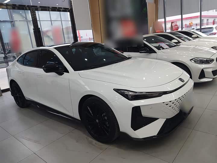 Фото 4 - Changan UNI-V