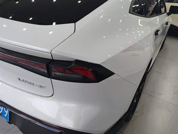 Фото 8 - Changan UNI-V