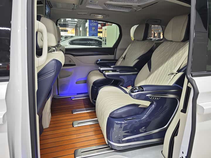 Фото 6 - Buick GL8 ES