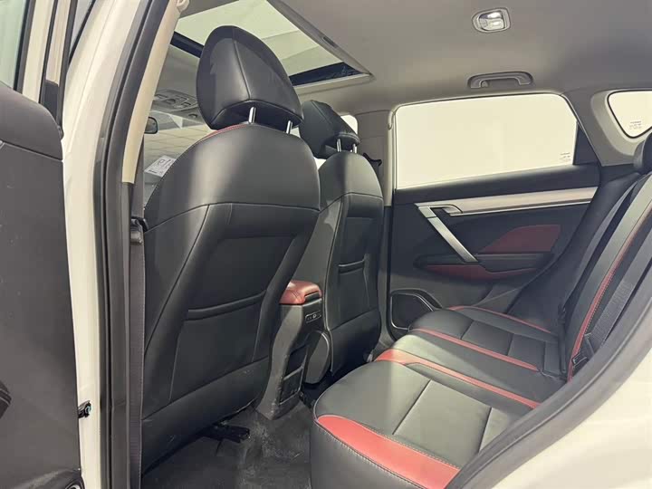 Фото 8 - Geely Coolray