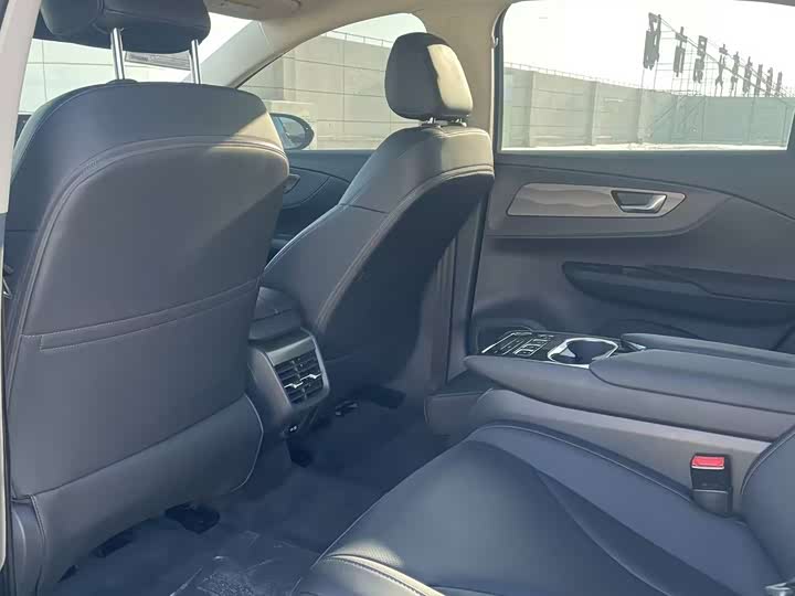 Фото 5 - Hongqi E-QM5