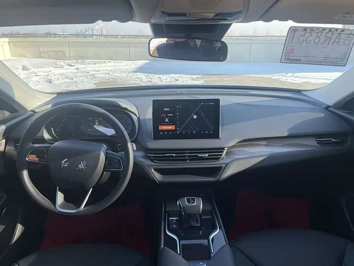 Фото 6 - Hongqi E-QM5