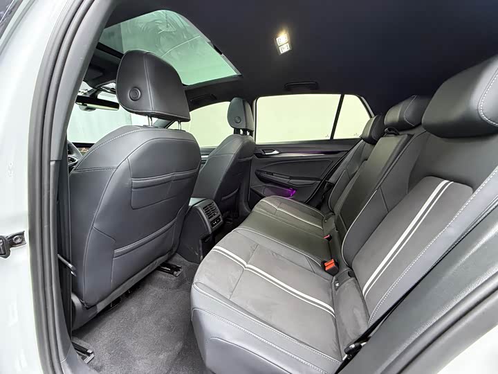 Фото 8 - Volkswagen Golf