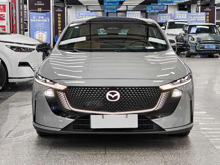 Фото 2 - Mazda EZ-6