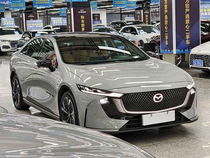 Фото 3 - Mazda EZ-6