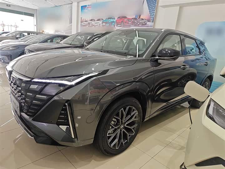 Фото 1 - Changan UNI-Z Hybrid