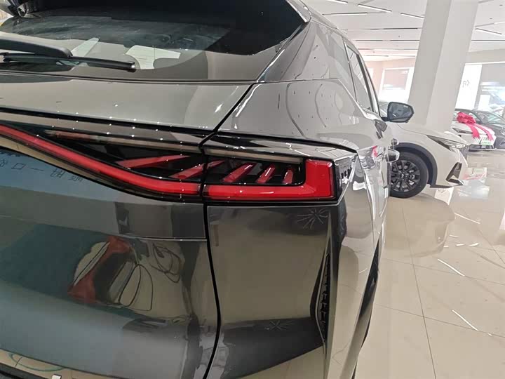 Фото 8 - Changan UNI-Z Hybrid