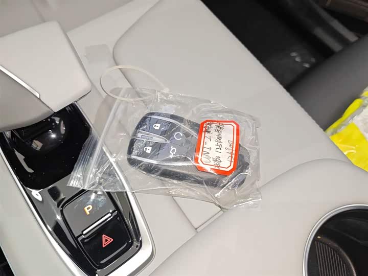 Фото 9 - Changan UNI-Z Hybrid