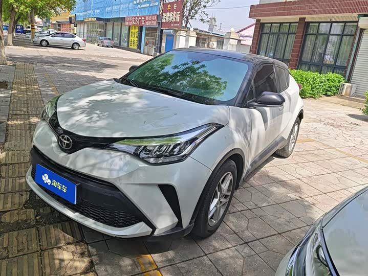 Фото 1 - Toyota C-HR