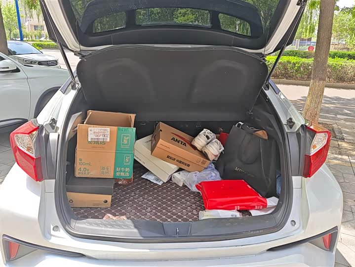 Фото 4 - Toyota C-HR