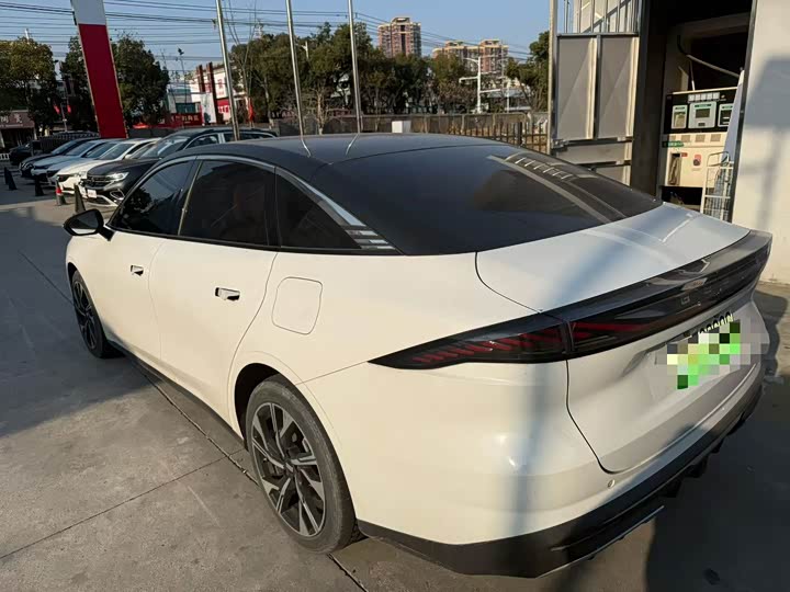 Фото 2 - Geely Galaxy L6