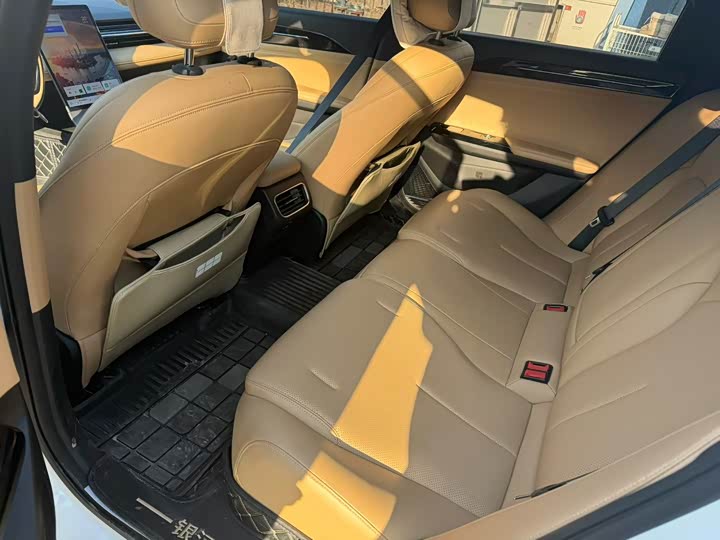 Фото 3 - Geely Galaxy L6