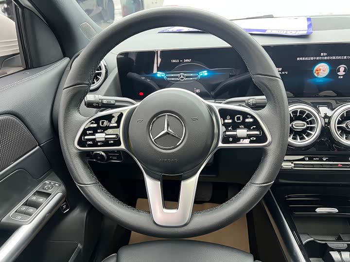 Фото 7 - Mercedes-Benz GLA-Class