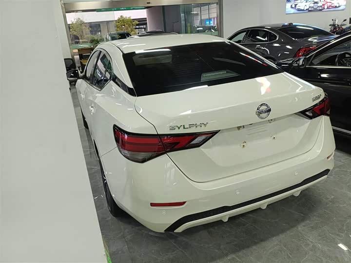 Фото 5 - Nissan Sylphy