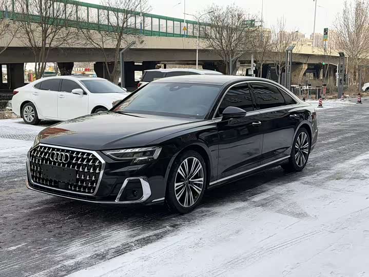 Фото 1 - Audi A8