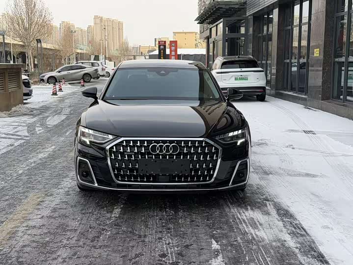 Фото 2 - Audi A8