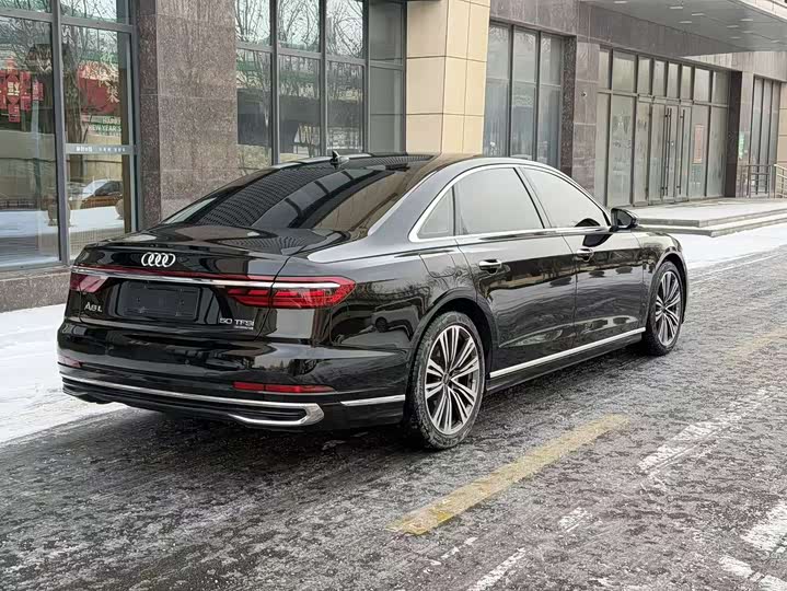 Фото 4 - Audi A8