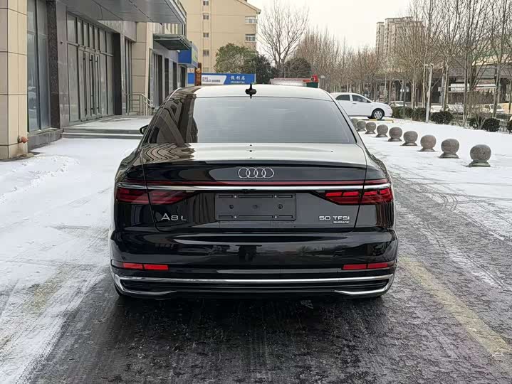 Фото 5 - Audi A8