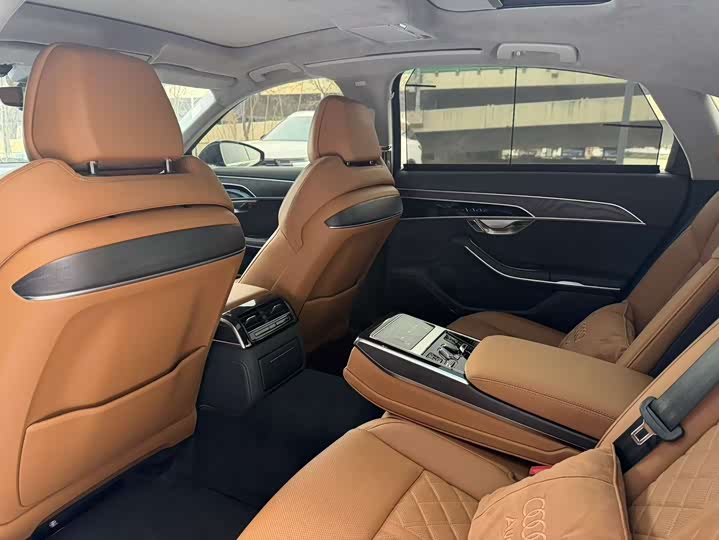 Фото 7 - Audi A8