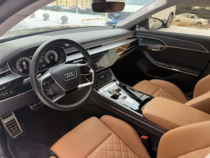Фото 9 - Audi A8