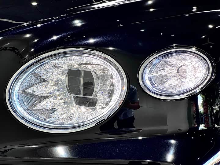 Фото 9 - Bentley Bentayga