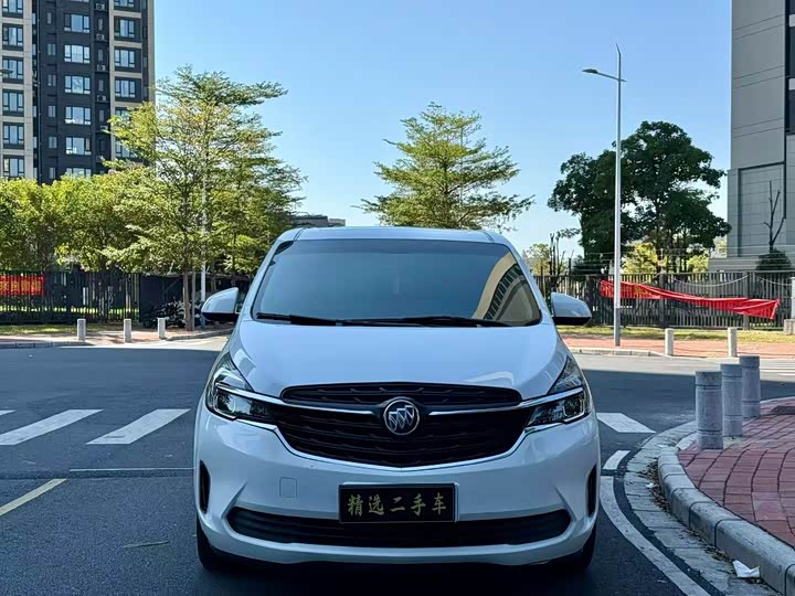 Фото 2 - Buick GL8 ES