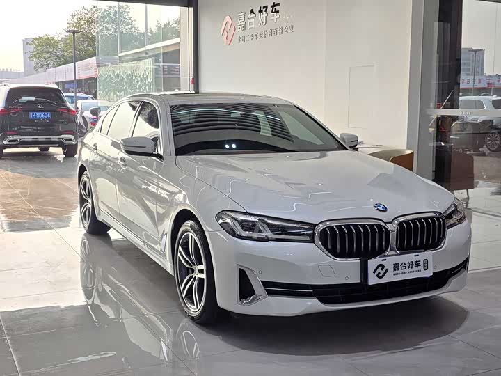 Фото 3 - BMW 5 Series