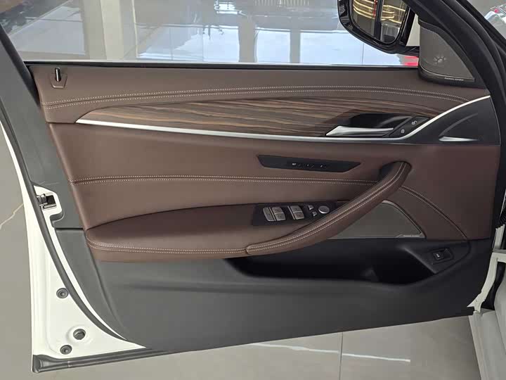 Фото 9 - BMW 5 Series